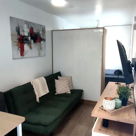 Tiny House Im Seecontainer Mit Parkplatz Garten シェルディング