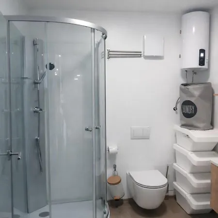 Tiny House Im Seecontainer Mit Parkplatz Garten *