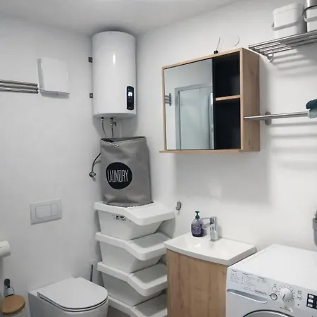 アパート Tiny House Im Seecontainer Mit Parkplatz Garten