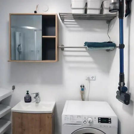 Tiny House Im Seecontainer Mit Parkplatz Garten アパート *